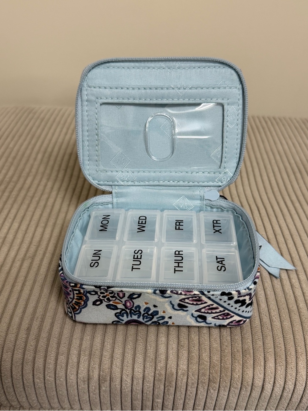 NWOT Vera Bradley floral blue travel pill case
